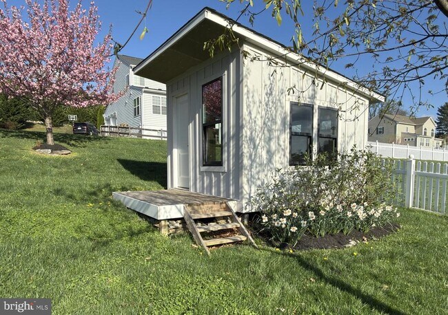 Building Photo - 8 Ramsdell Ct