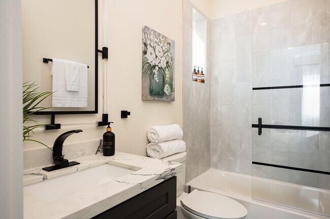 Building Photo - 913 Thompson St