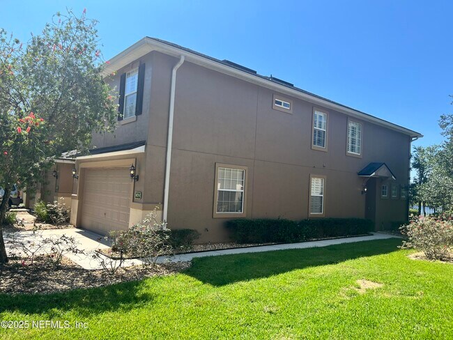 Building Photo - 3875 Buckthorne Dr