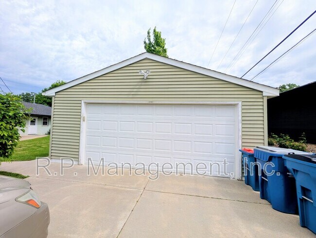 Building Photo - 3100 Orchard Ave N