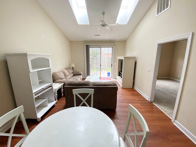 Building Photo - 5006 Carleton Dr