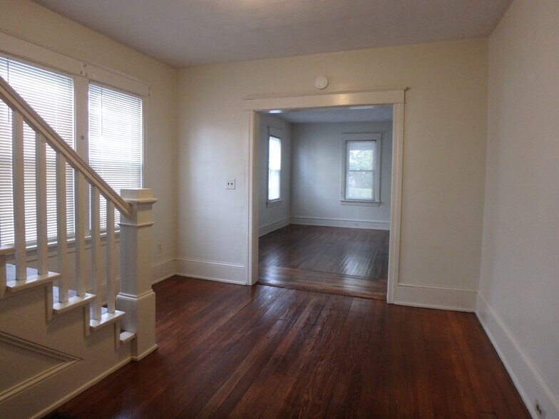 Building Photo - 117 N Montour St