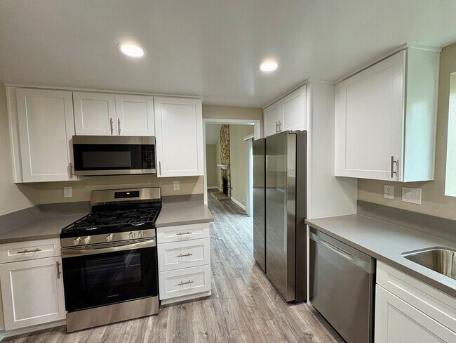Building Photo - Single Story 3 Bedroom House in Carlsbad