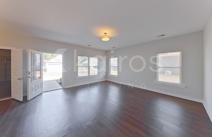 Building Photo - 464 White Oak Cir