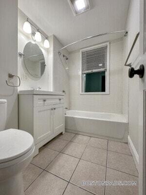 Building Photo - 55 Hollander St
