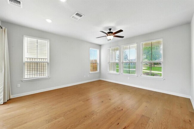 Building Photo - 8007 Orizzonte St
