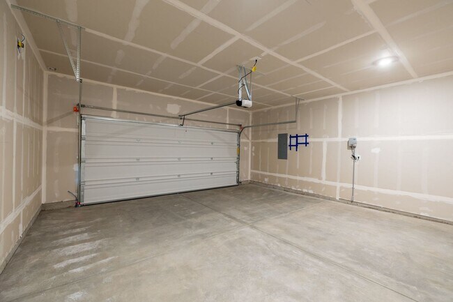 Building Photo - Modern One-Level Rancher South Spokane Valley Community - Elk Meadow Estate