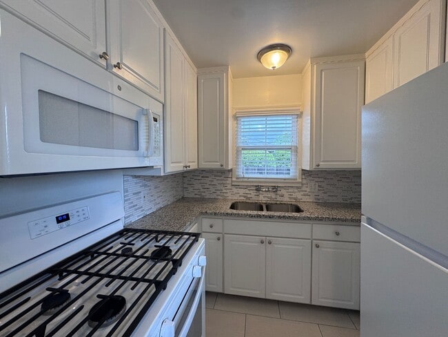 Building Photo - 562 Lagomarsino Way