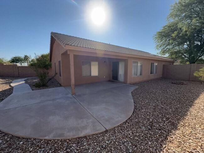 Building Photo - 3bedrom 2 bath
