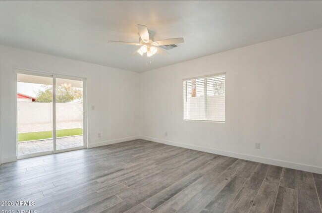 Building Photo - 5039 N 18th Ave