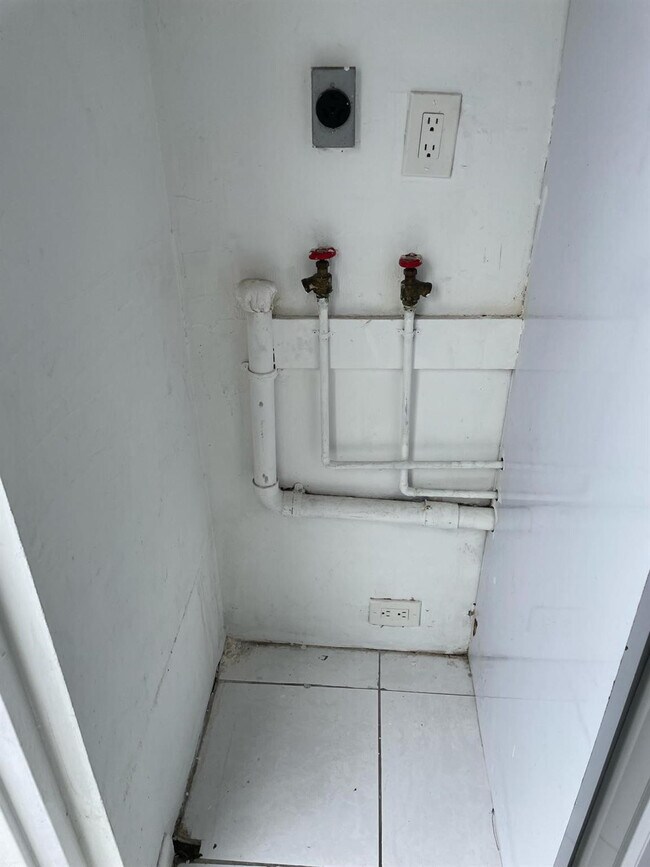 Building Photo - 4121 NW 26th St