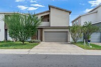 Building Photo - 409 Deer Path Lp