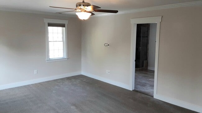 Building Photo - Country Estate Home in Ashland Area