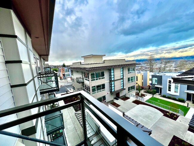 Building Photo - 2330 Yakima Ct