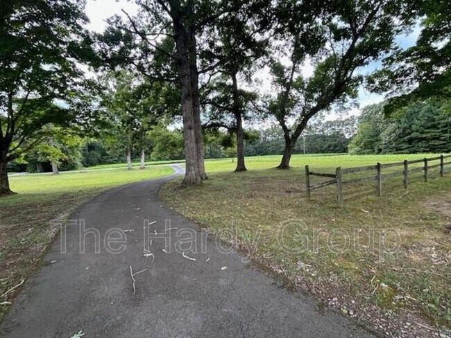 Building Photo - 173 Carroll Hollow Rd