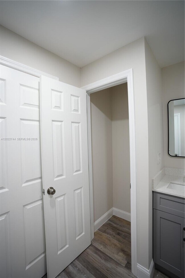 Building Photo - 2573 Conroy Dr