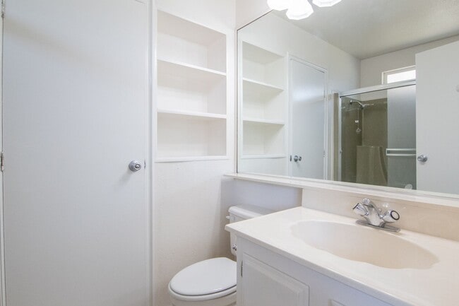 Building Photo - $500 MOVE IN SPECIAL Manufactured Home for Rent in Redding CA | 1 Acre, Large Deck, Pet Friendly