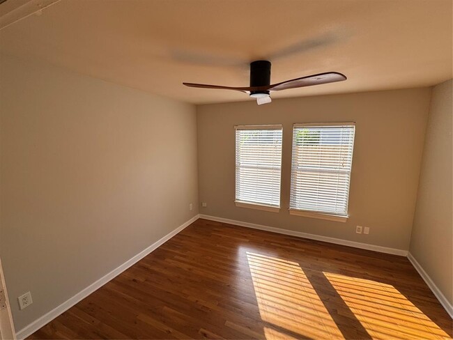 Building Photo - 1710 Riverview St