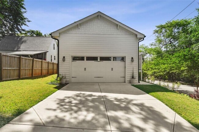 Building Photo - 1237 Milton Terrace SE
