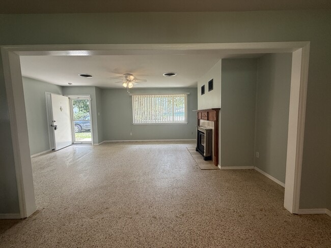 Building Photo - 2803 Smilax Ave