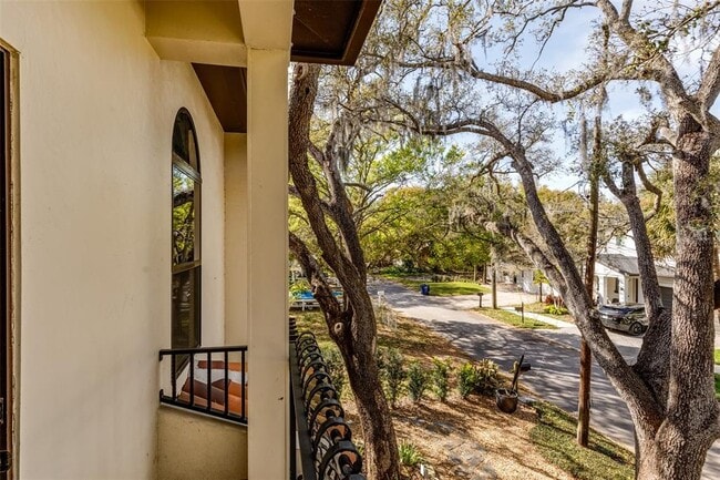 Building Photo - 3122 W Oakellar Ave