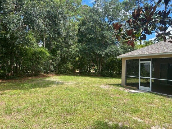 Building Photo - 3/2/2 House with screened in porch, on a c...