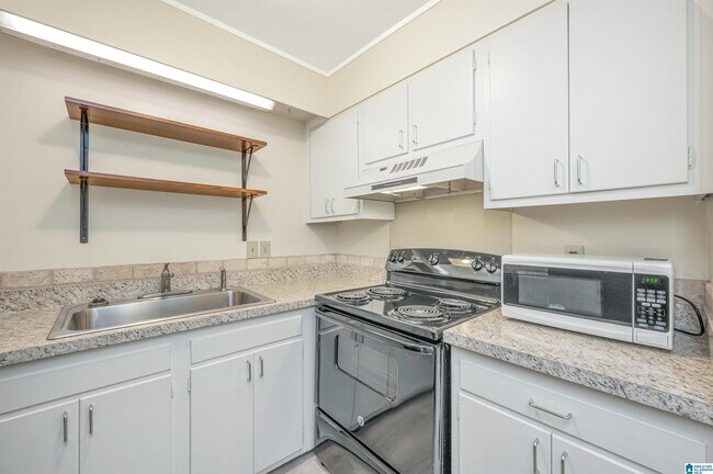 Building Photo - 2727 Highland Ave