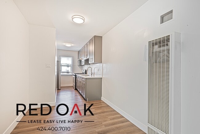 Building Photo - 515 S St Andrews Pl