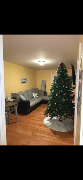 Building Photo - 18 High St