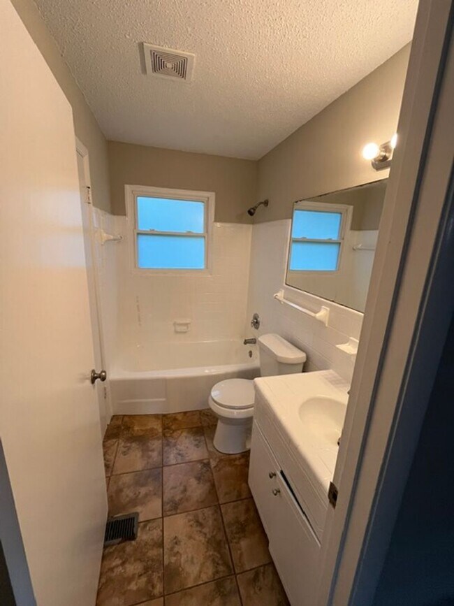 Building Photo - Stunning Newly Remodeled 4BR/2BA Home in Huntsville – Pet Friendly!