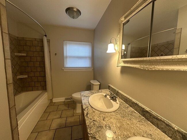 Building Photo - Vinton/Roanoke County 4 BR!