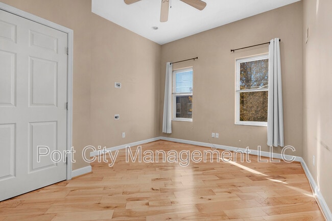 Building Photo - 341 S Macon St.