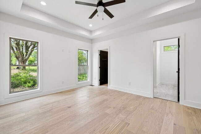 Building Photo - 827 Oconnor St