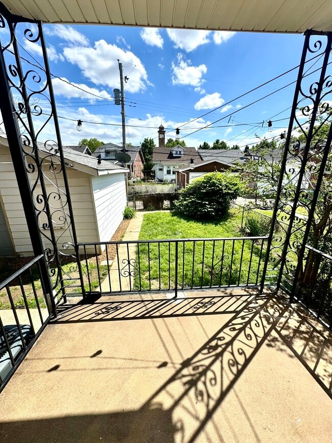 Building Photo - 5120-5122 Goethe Ave