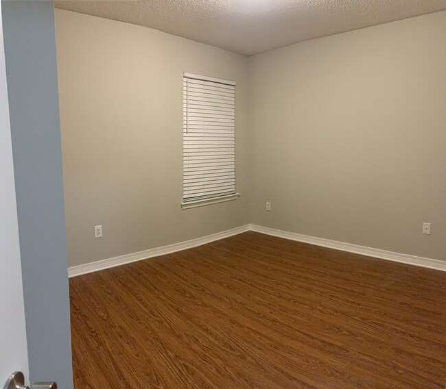 Building Photo - 5957 Savannah Dr