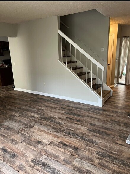 Building Photo - 537 Hickory Hill Dr