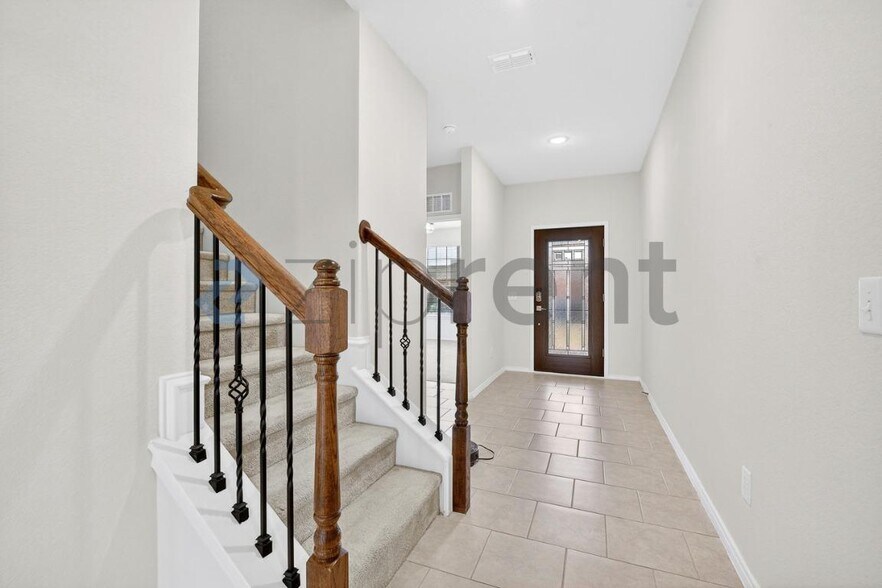 Building Photo - 504 Banbury Ct