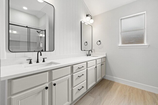 Building Photo - 1006 Cottonbowl Dr