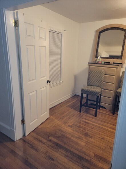 Building Photo - 94 Gill St