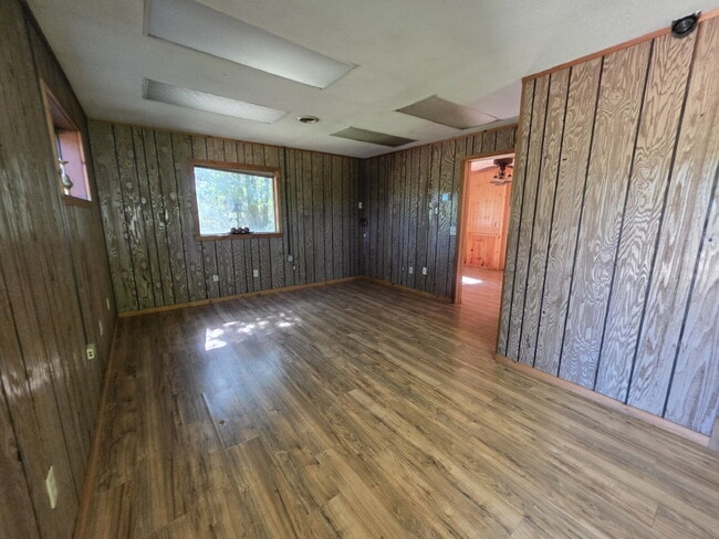 Building Photo - 24.2 Acres – Industrial Warehouse, Residential Or Office Space, Pole Shed & Recreational Land