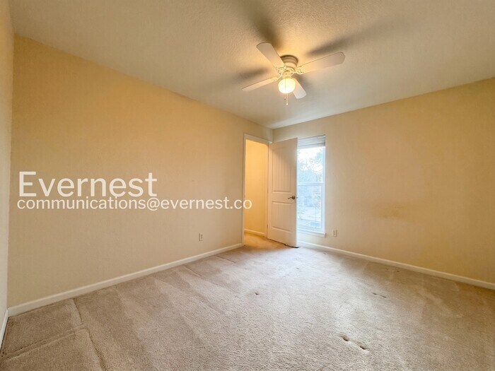 Building Photo - 9225 Clermont Dr