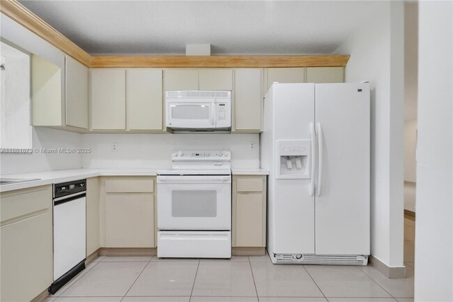 Building Photo - 4585 SW 87th Ave