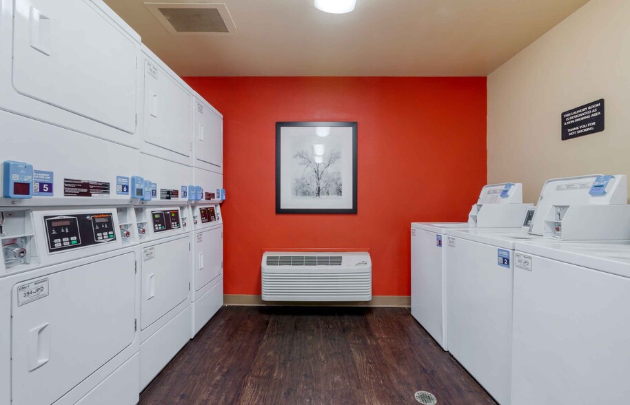 Building Photo - Furnished Studio-Phoenix - Airport