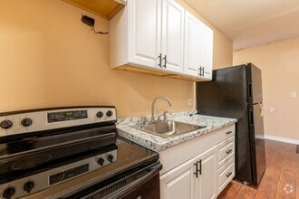 Building Photo - Recently renovated 1 bedroom, 1 bathroom a...