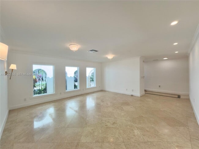 Building Photo - 4409 Monserrate St