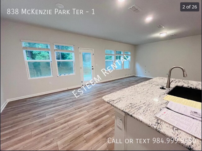 Building Photo - 838 McKenzie Pk Ter