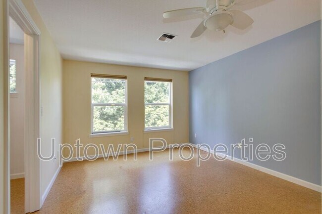 Building Photo - 3706 SW Troy St