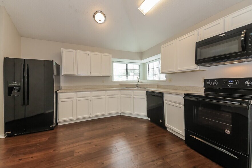 Building Photo - 3702 Knights Bridge Dr