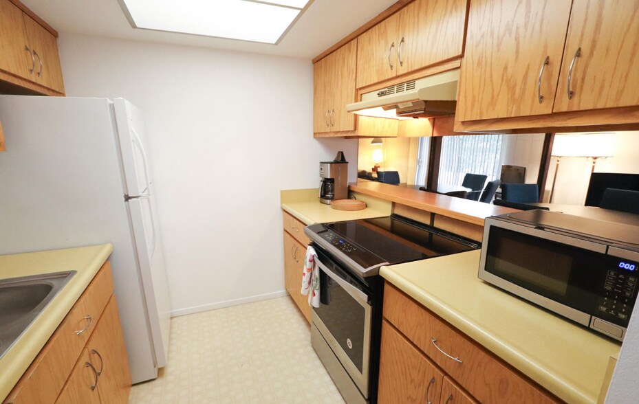 Building Photo - 77845 California Dr