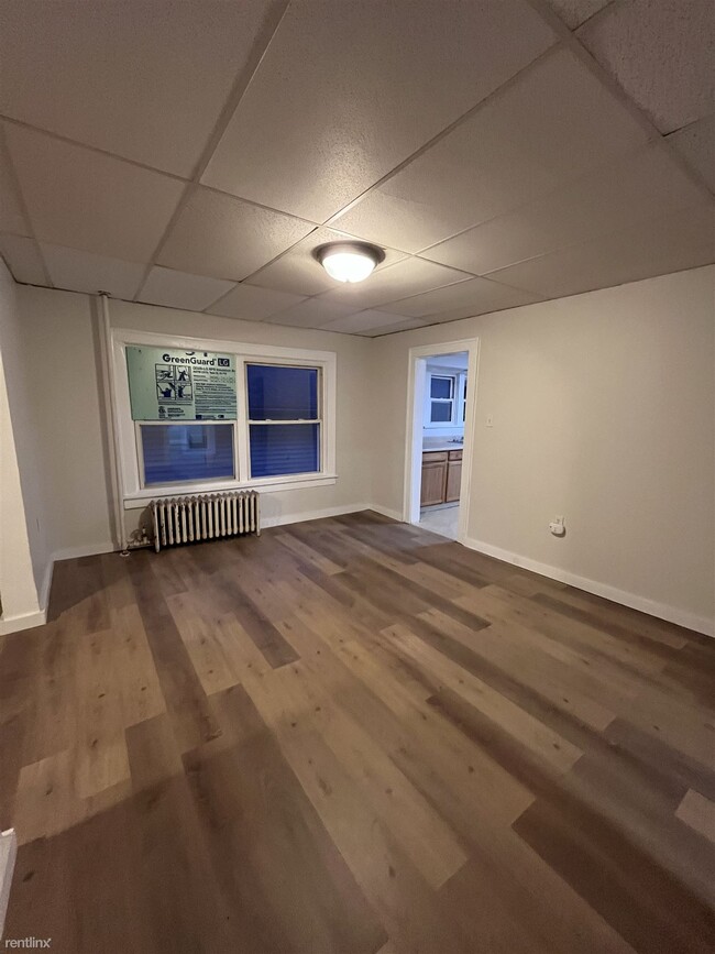 Building Photo - 3 br, 1 bath Triplex - 114 North Thomas Av...